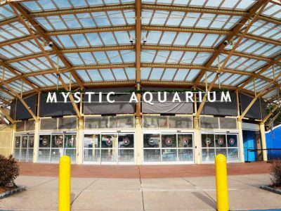 The entrance to Mystic Aquarium on a clear day